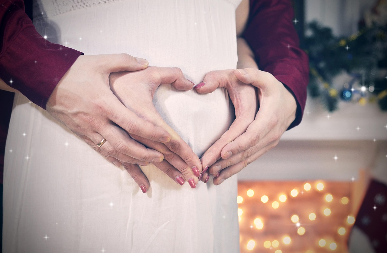 謝霆鋒張柏芝的最新動態(tài)，熱議中的明星情侶生活揭秘